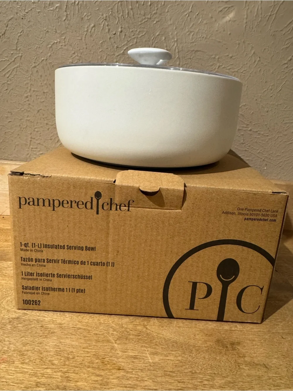 Pampered Chef 1-qt. White Insulated Serving Bowl with Lid - Picture 3 of 5